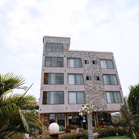 Plus 33 Hotel Nungua Ngoại thất bức ảnh