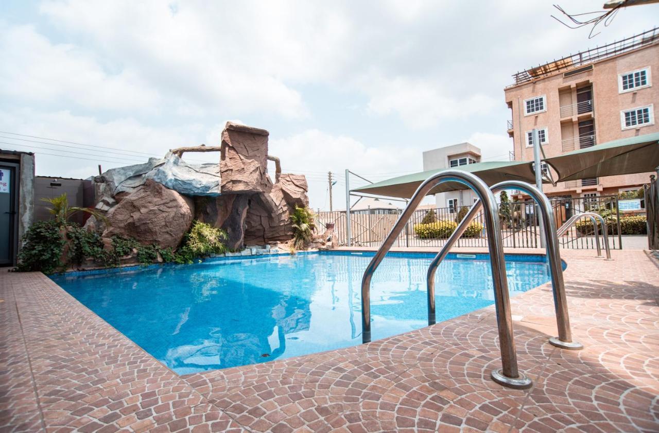 Plus 33 Hotel Nungua Ngoại thất bức ảnh