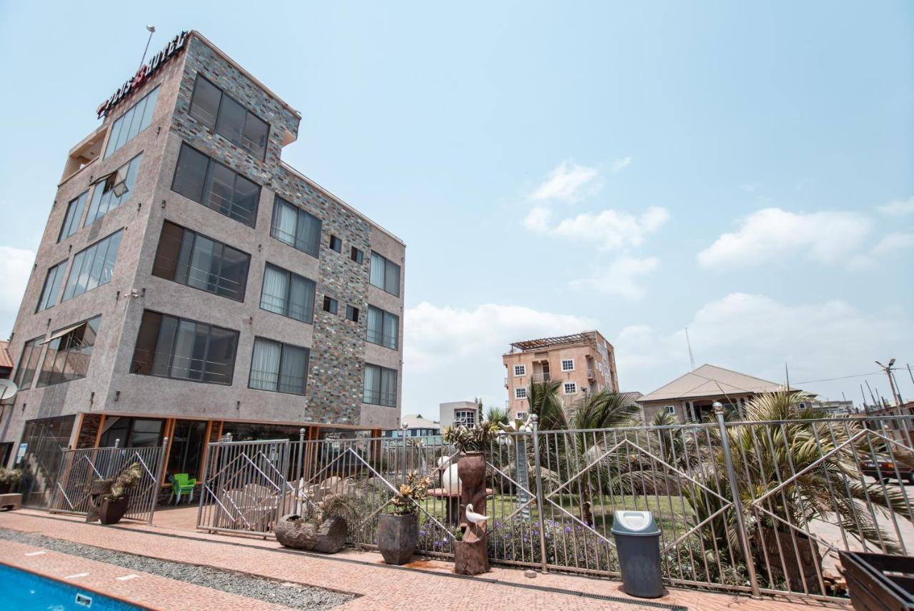 Plus 33 Hotel Nungua Ngoại thất bức ảnh
