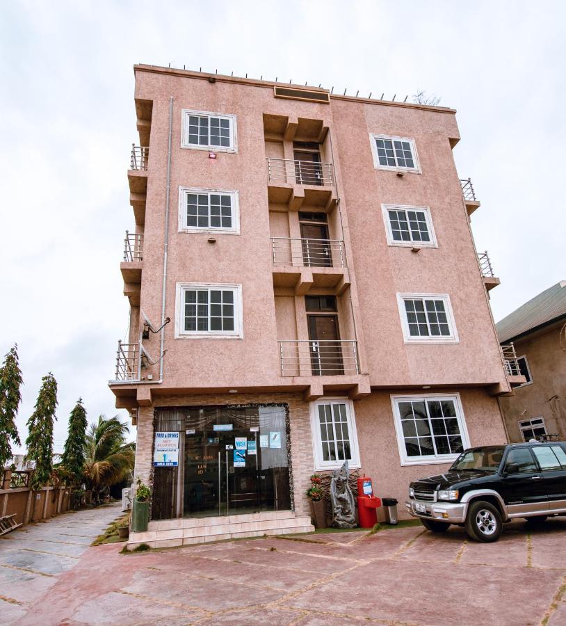 Plus 33 Hotel Nungua Ngoại thất bức ảnh