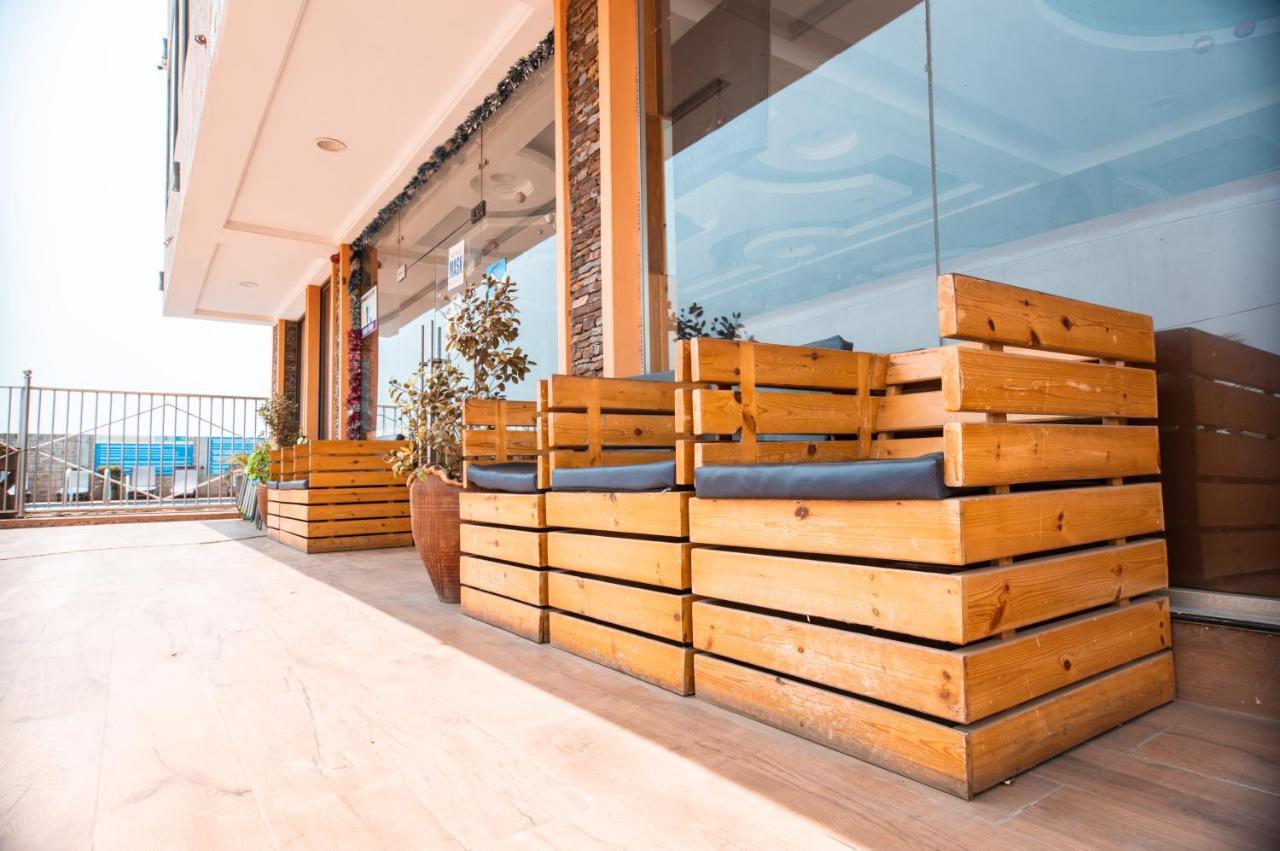 Plus 33 Hotel Nungua Ngoại thất bức ảnh