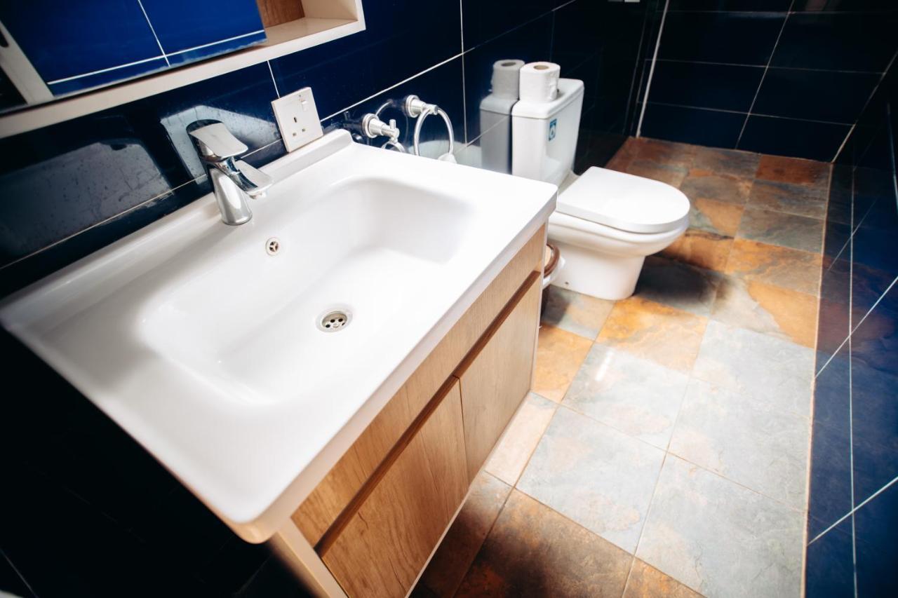 Plus 33 Hotel Nungua Ngoại thất bức ảnh
