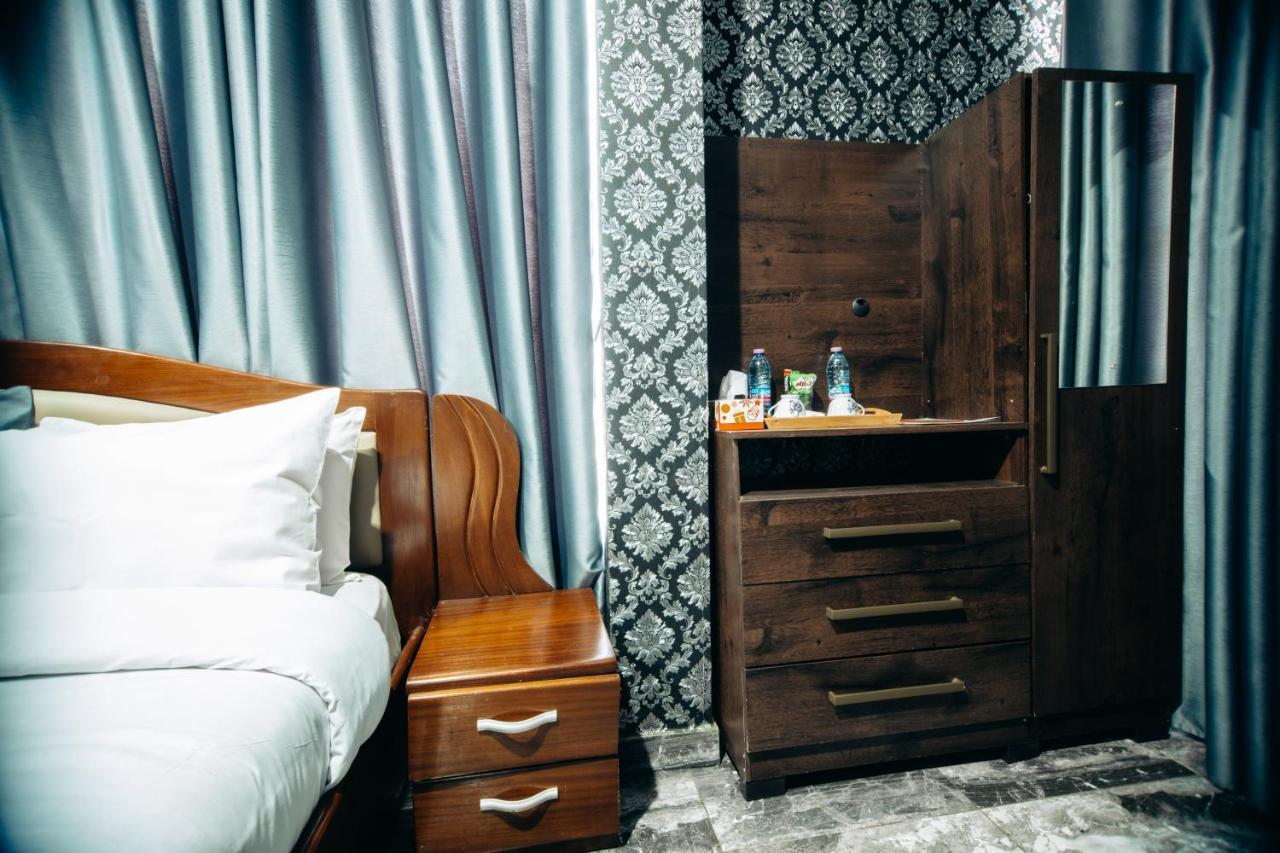 Plus 33 Hotel Nungua Ngoại thất bức ảnh