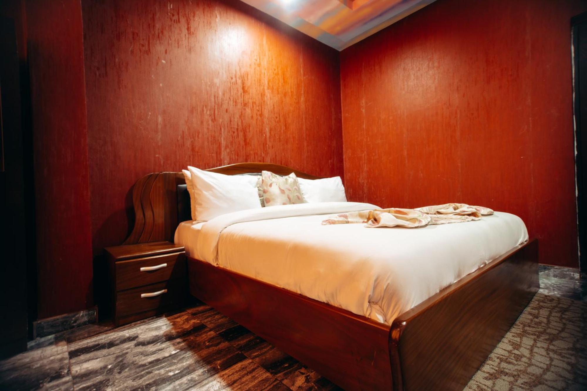 Plus 33 Hotel Nungua Ngoại thất bức ảnh