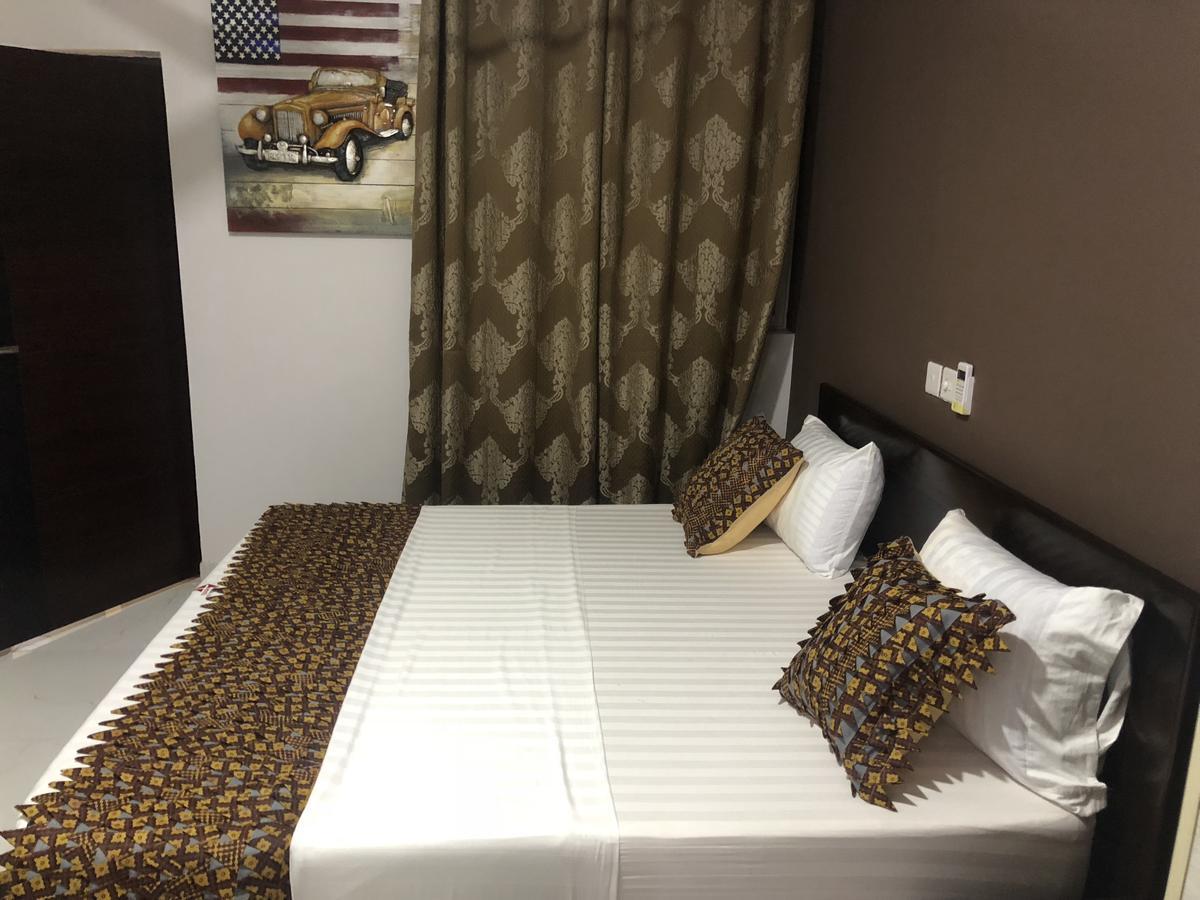 Plus 33 Hotel Nungua Ngoại thất bức ảnh