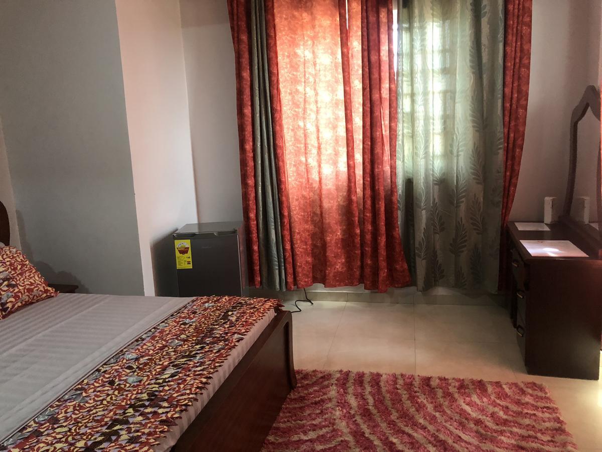 Plus 33 Hotel Nungua Ngoại thất bức ảnh