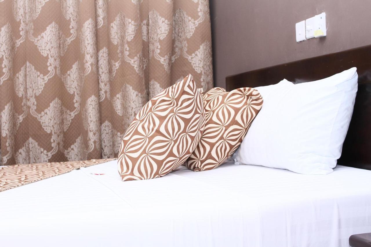 Plus 33 Hotel Nungua Ngoại thất bức ảnh