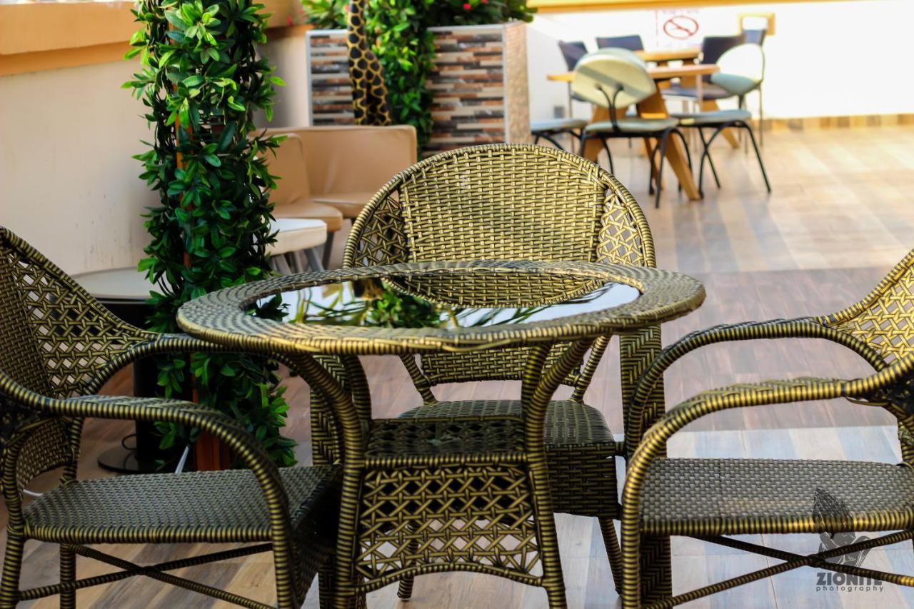 Plus 33 Hotel Nungua Ngoại thất bức ảnh