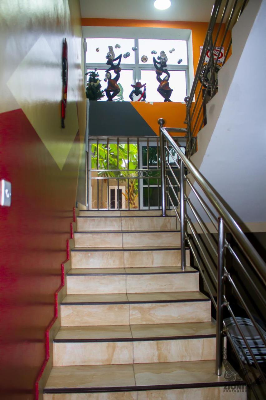 Plus 33 Hotel Nungua Ngoại thất bức ảnh