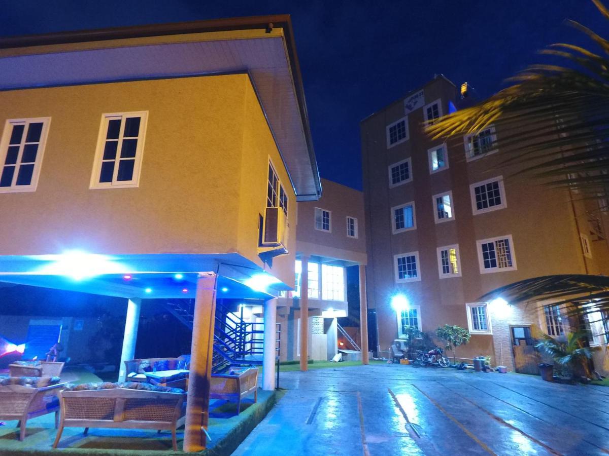 Plus 33 Hotel Nungua Ngoại thất bức ảnh