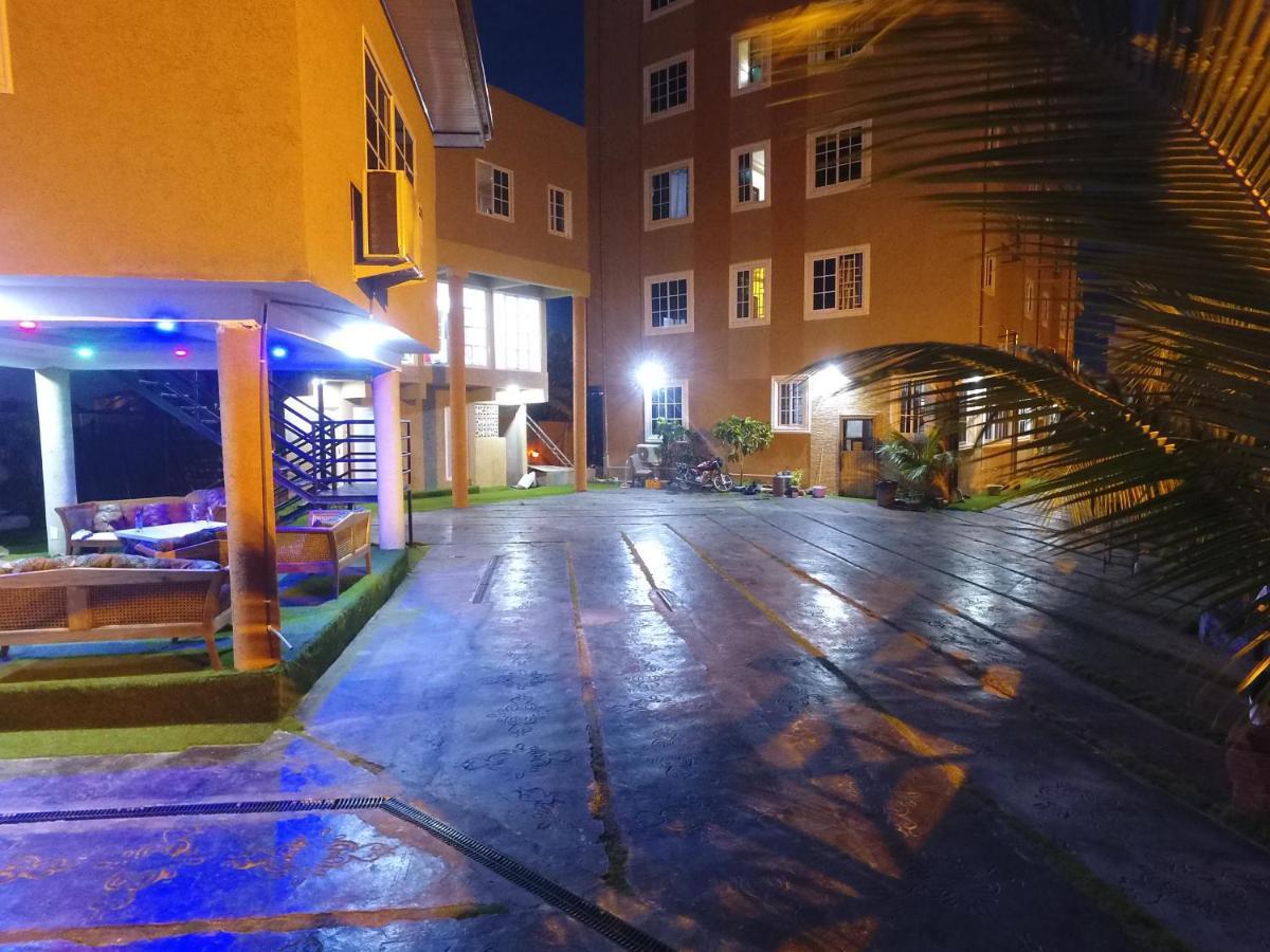 Plus 33 Hotel Nungua Ngoại thất bức ảnh